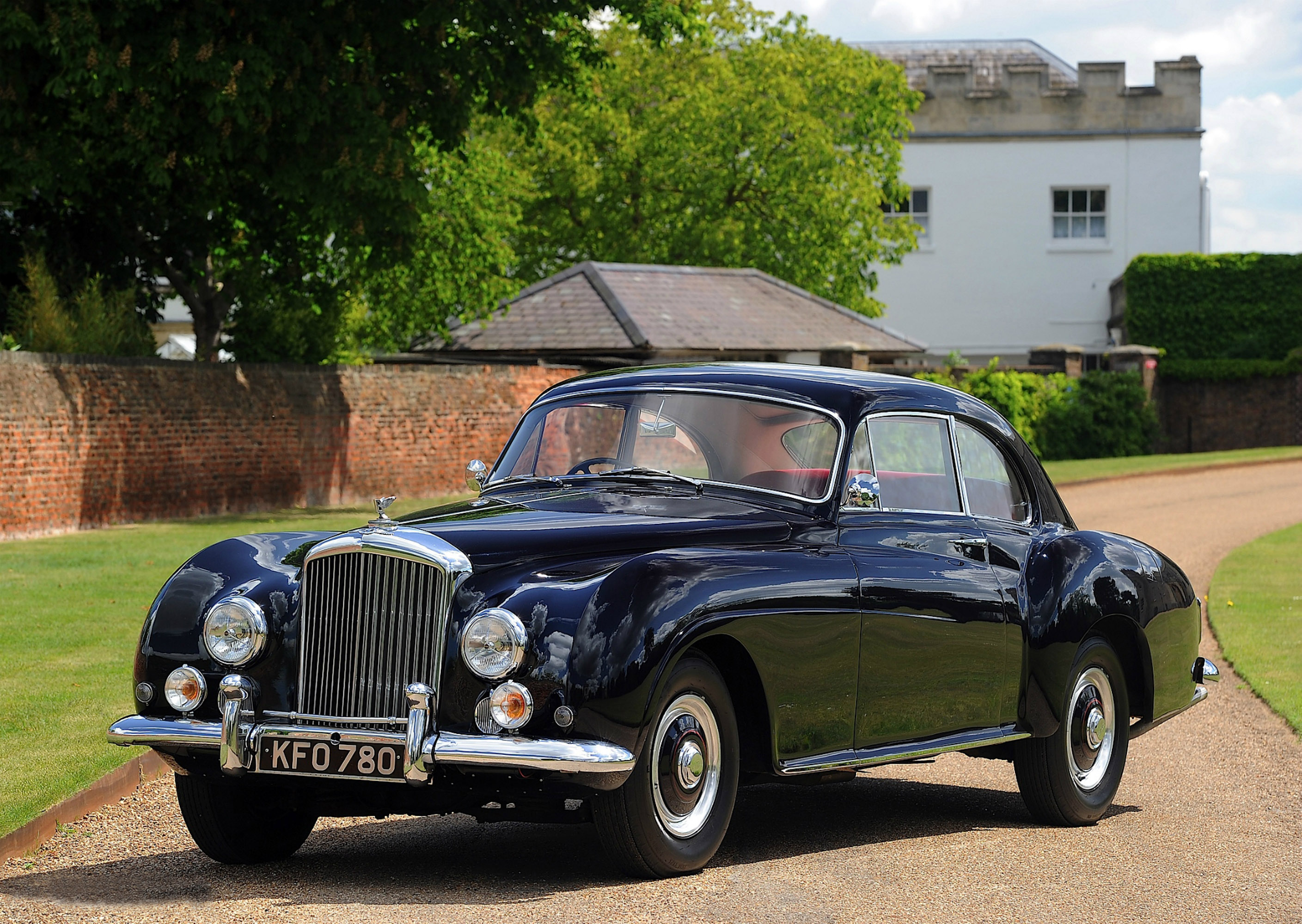 Historical Bentley Vehicles Will Be Exposed At 2015