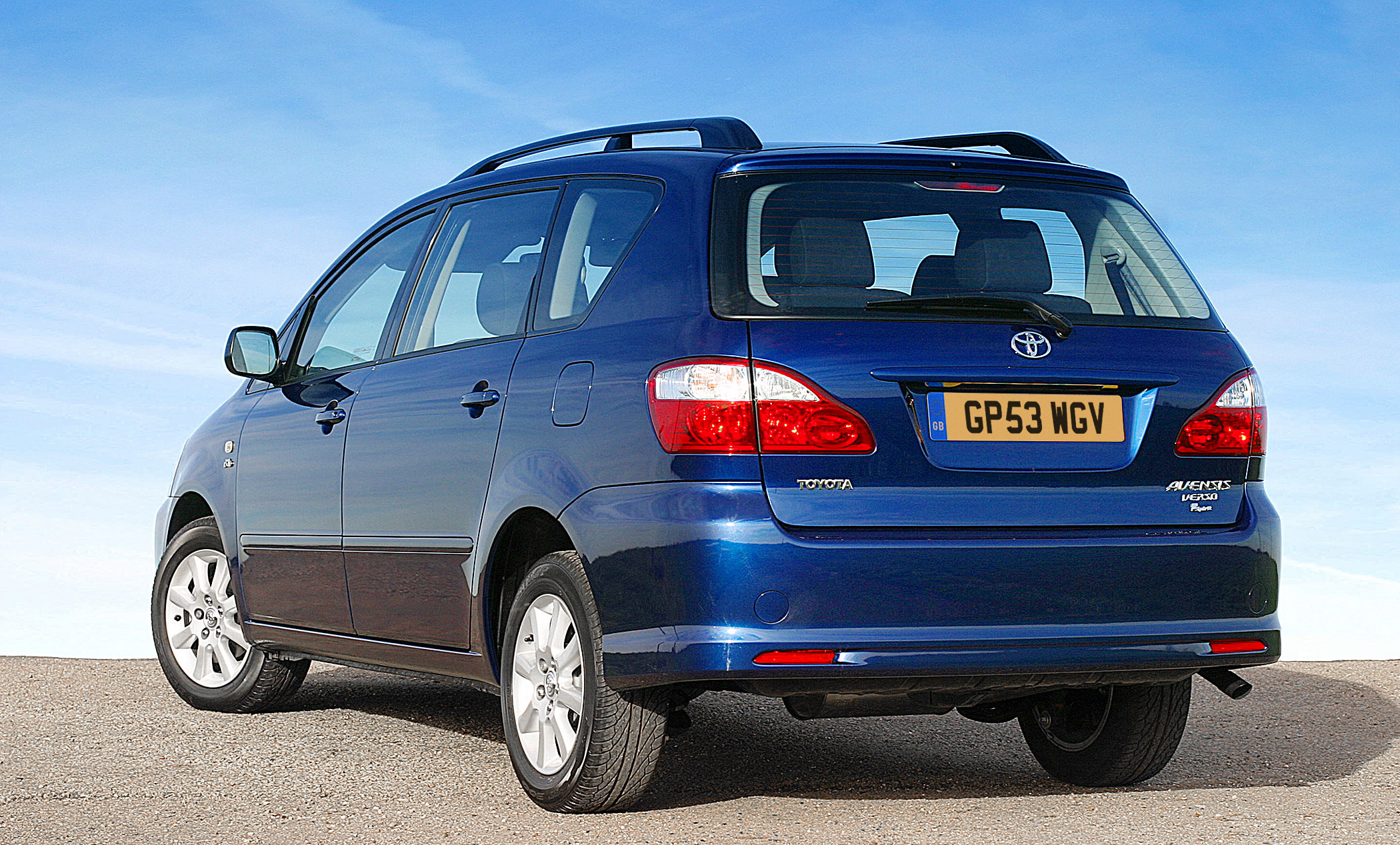 Toyota avensis verso 2004 review