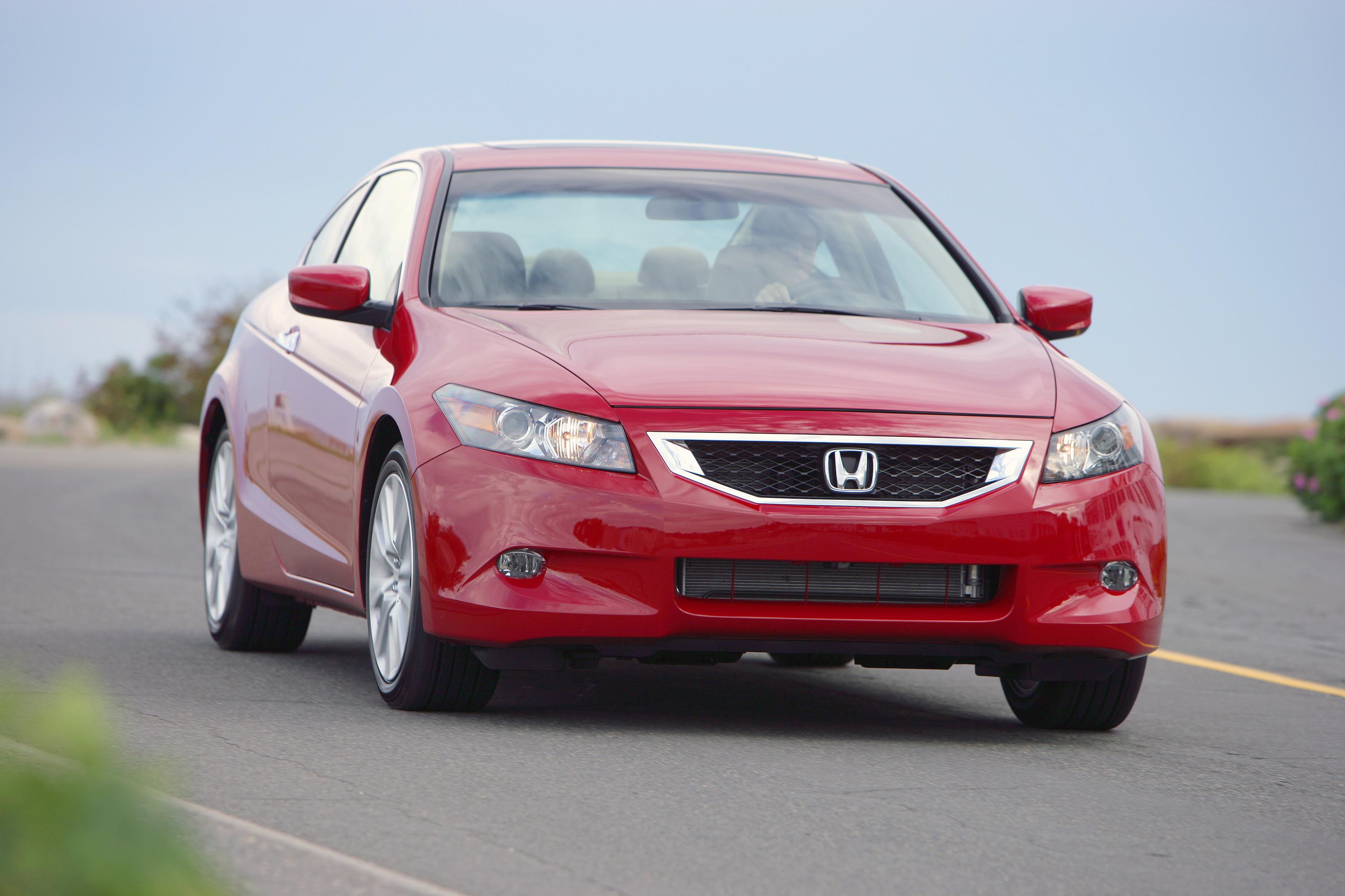 2009 Honda Accord Sets the Pace with Style, Power and Efficiency