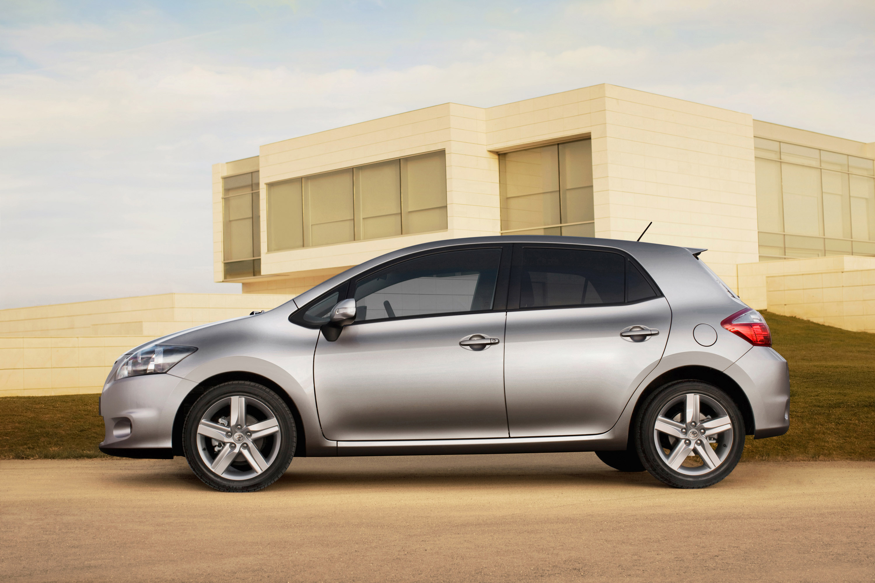 Toyota Announces Auris 2010