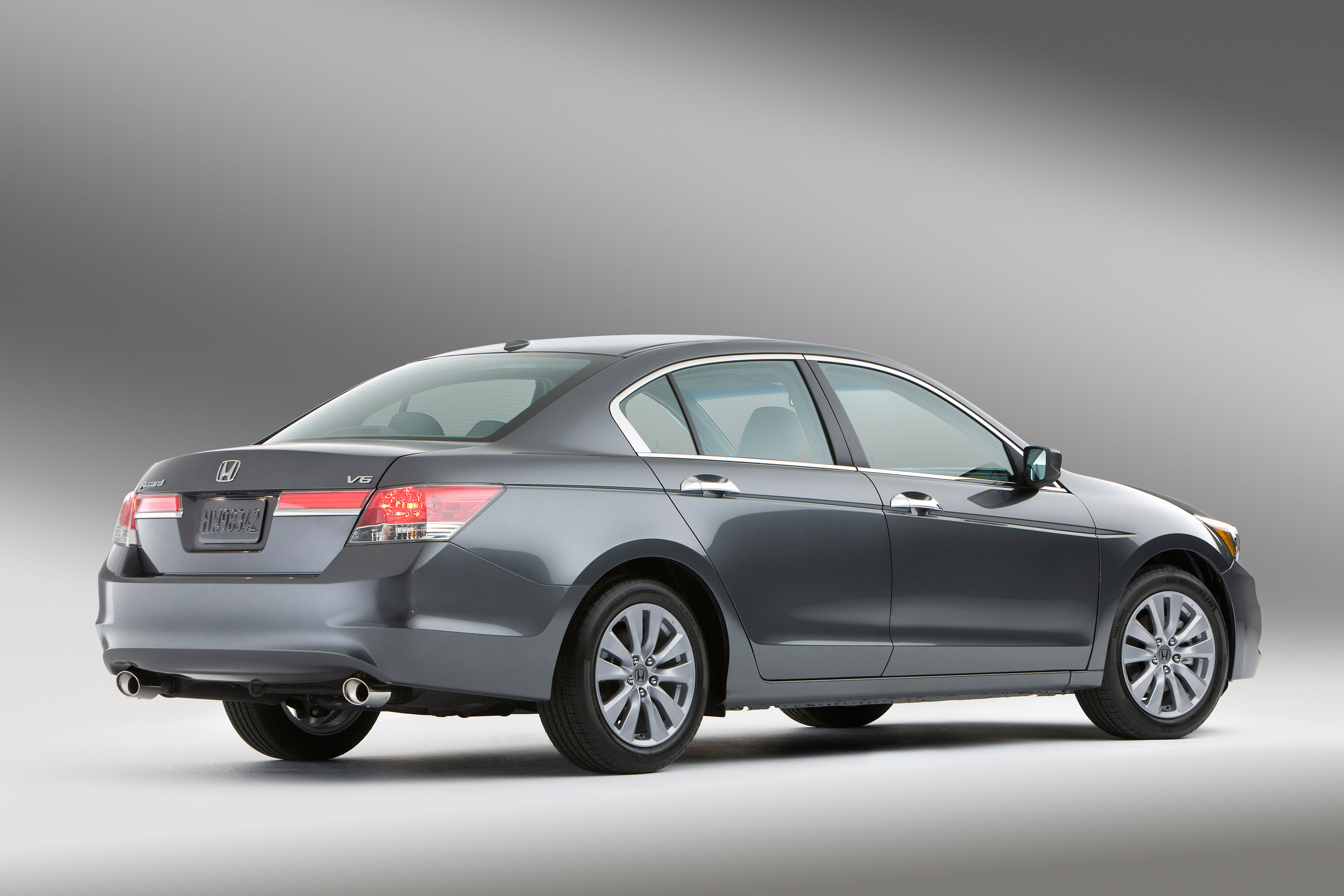 Honda restyles the Accord for 2011