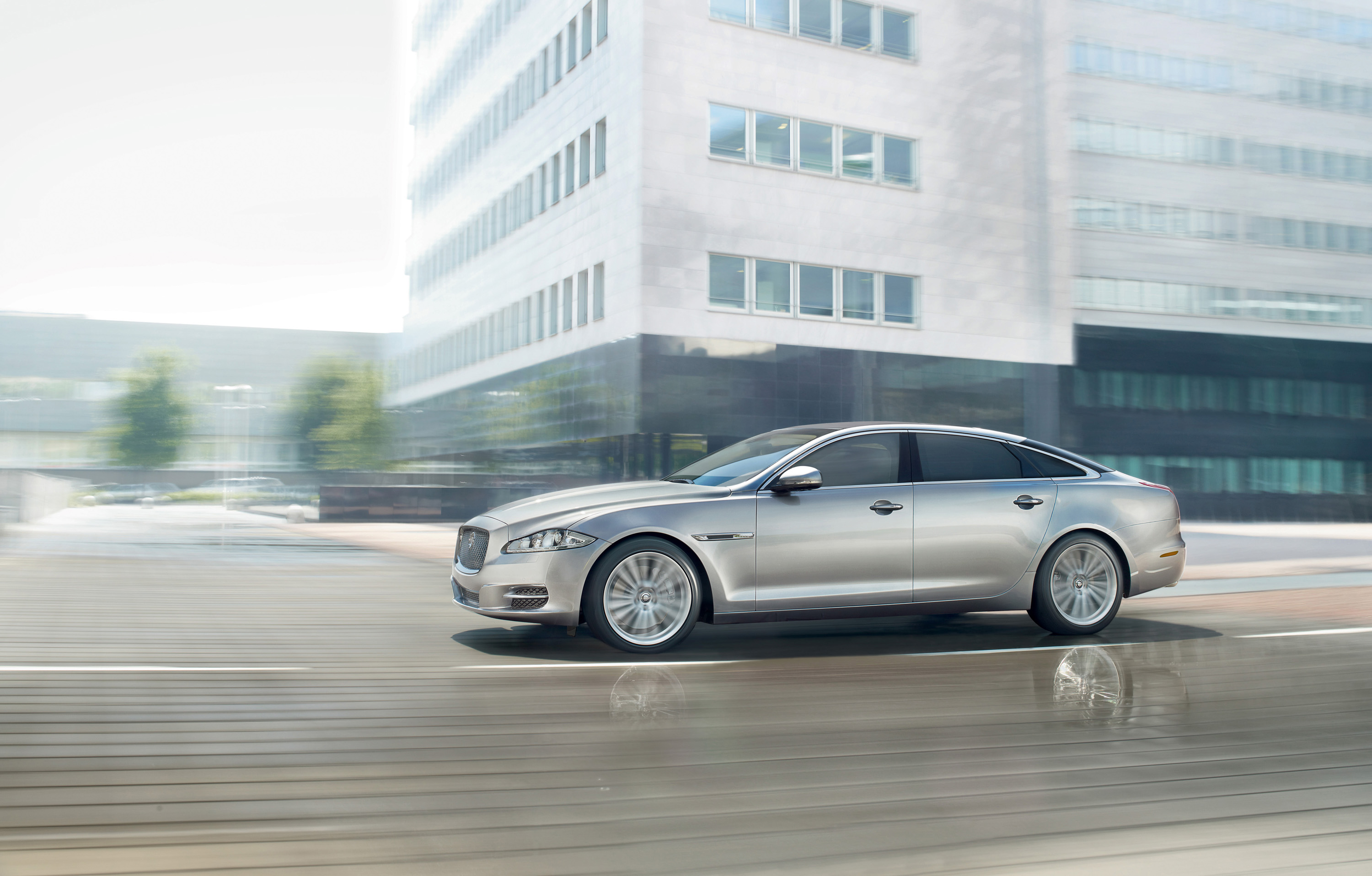 Jaguar XJ Sentinel - The safest sports saloon on the market