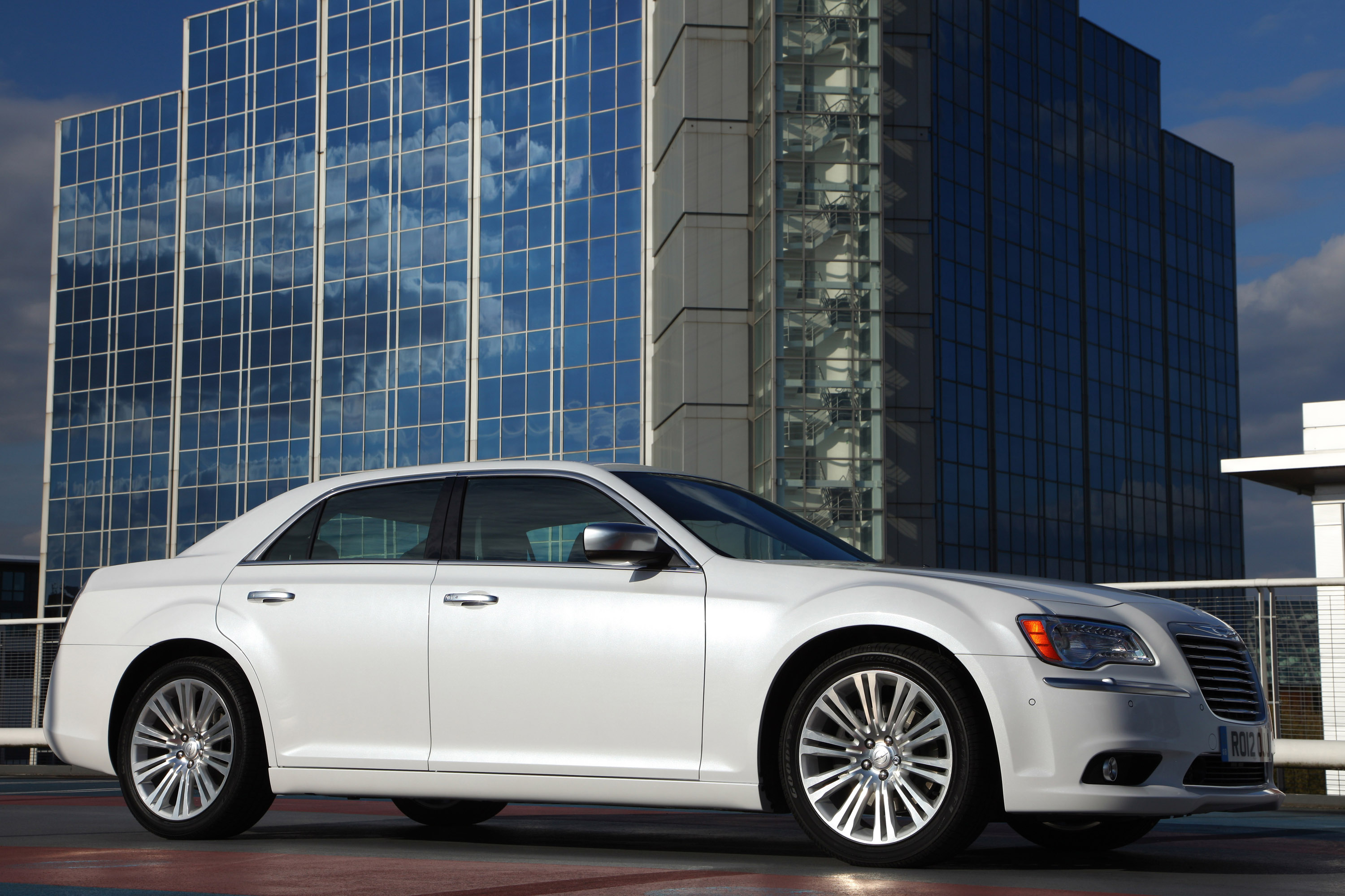 Chrysler 300c uk price