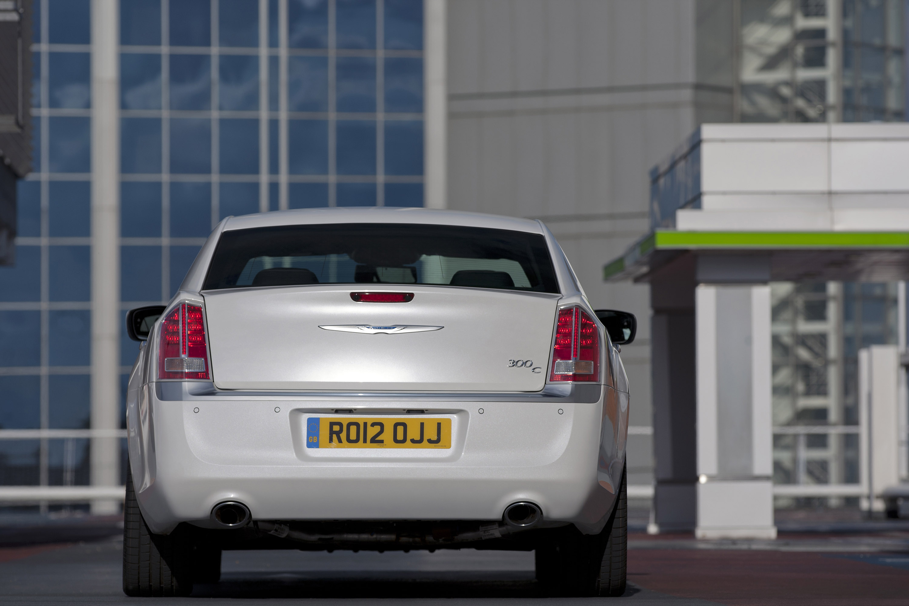 2012 Chrysler 300c srt review #5