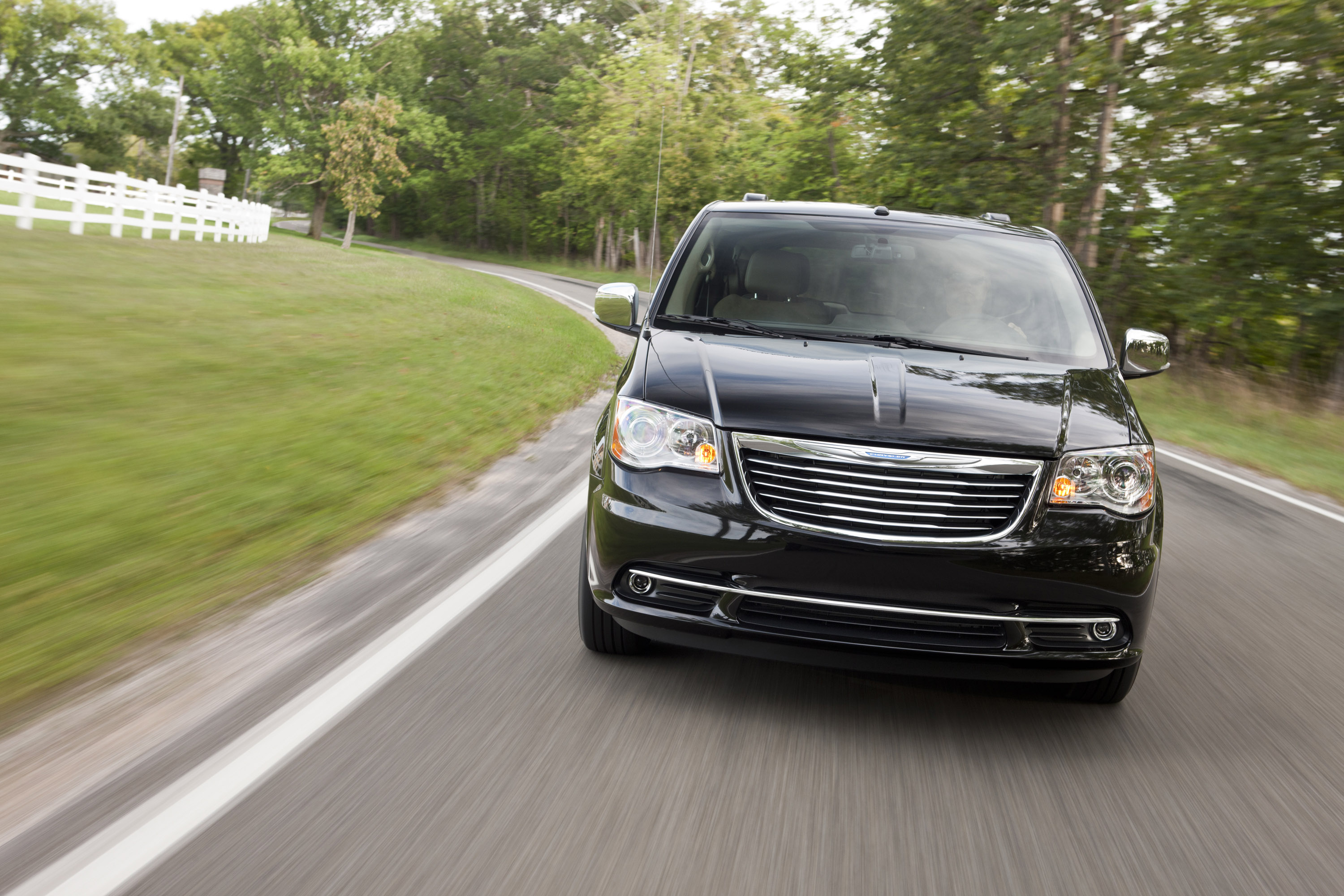Chrysler town and country colors 2013