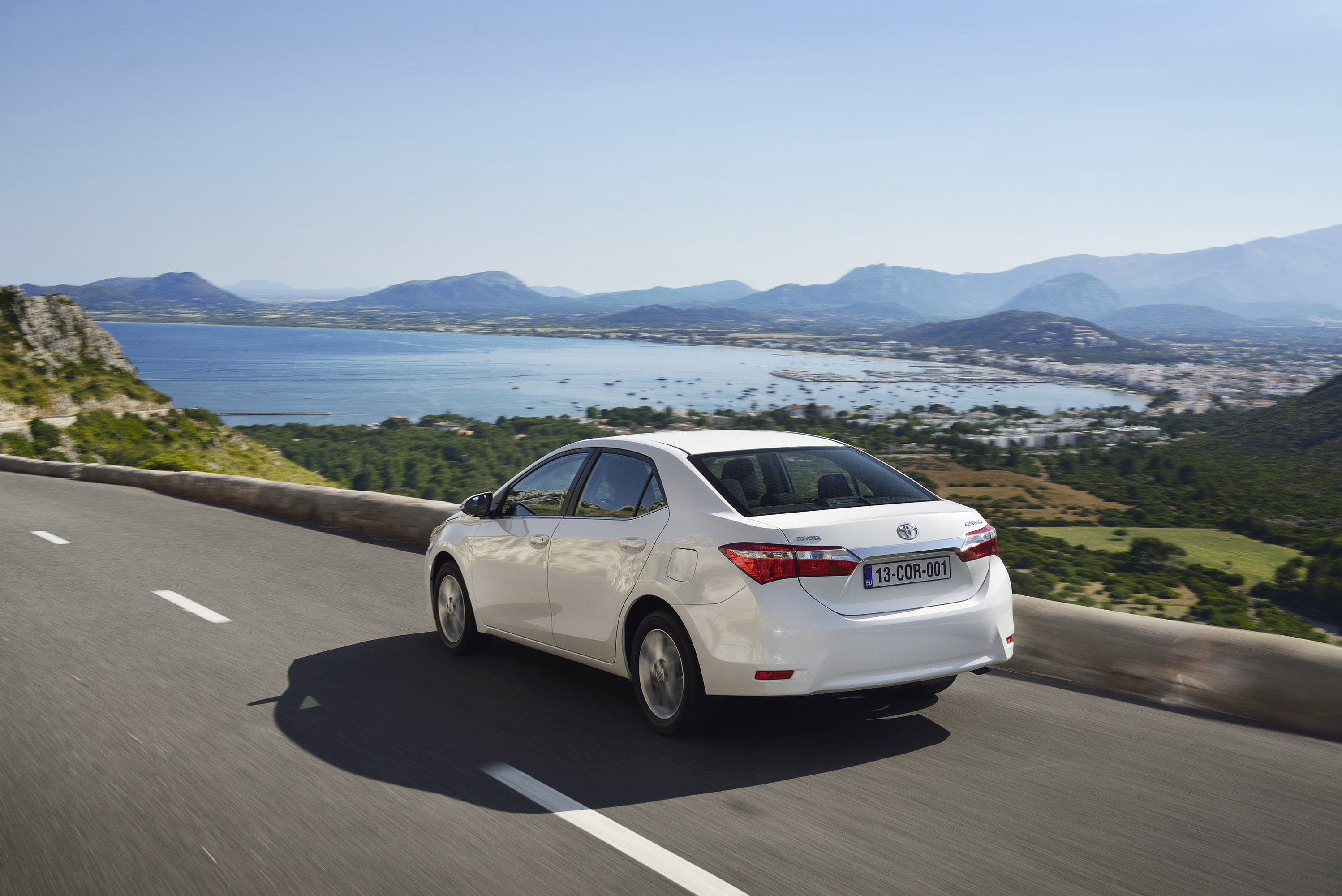 Nissan versa vs toyota corolla reviews #8