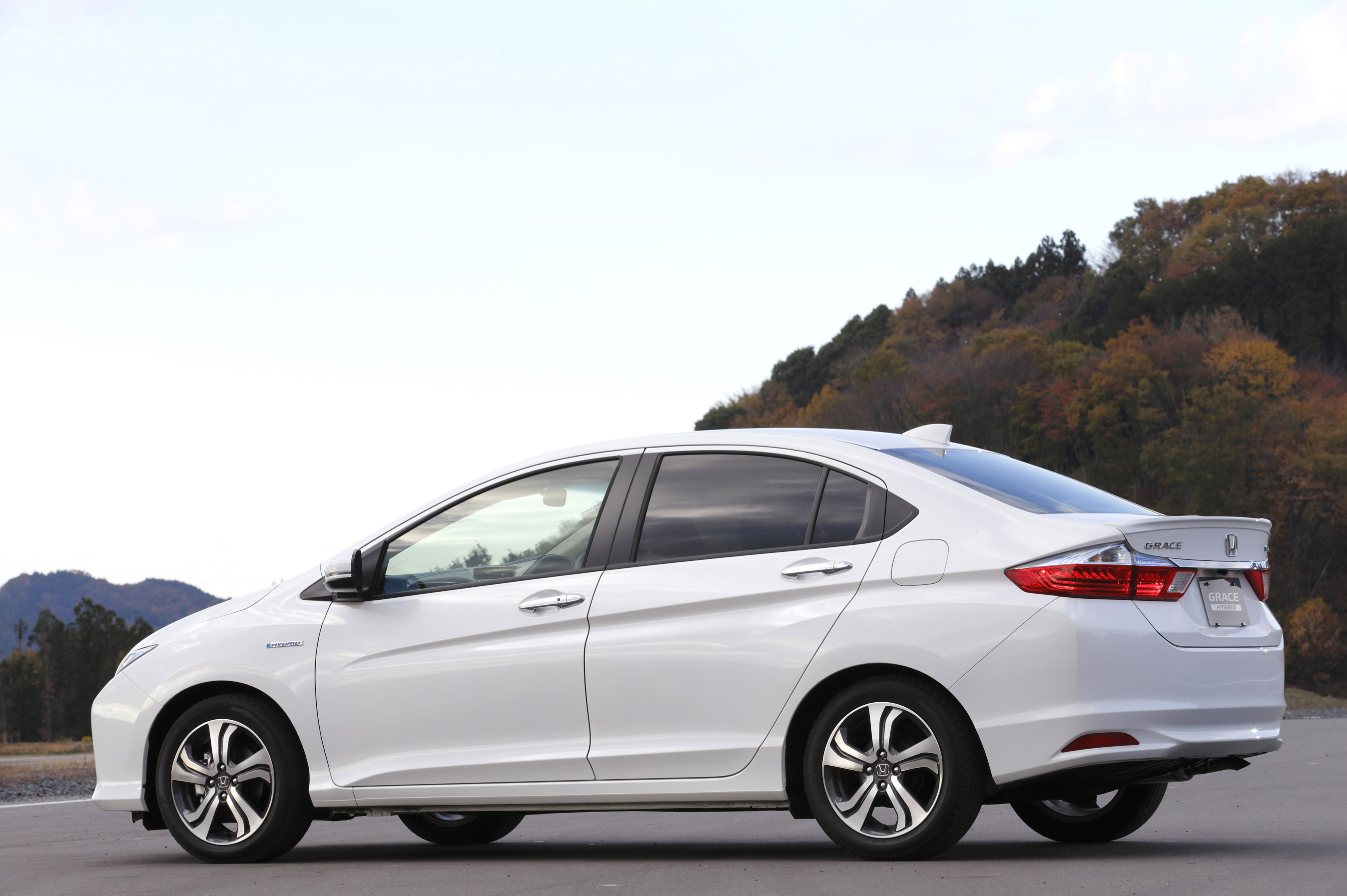 Honda Introduces Most Efficient Hybrid Sedan Named "Grace"