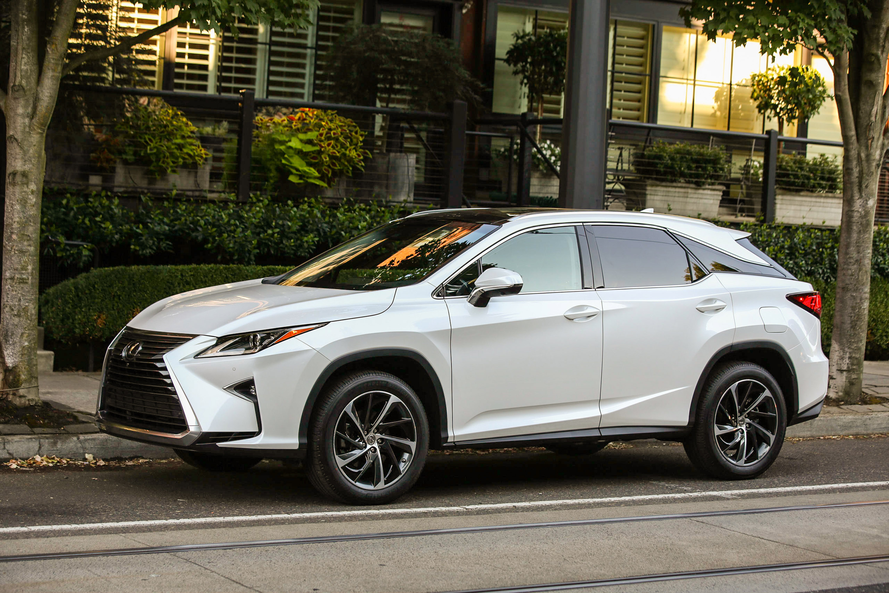 2016 Lexus RX Hybrid offers flexibility, functionality and