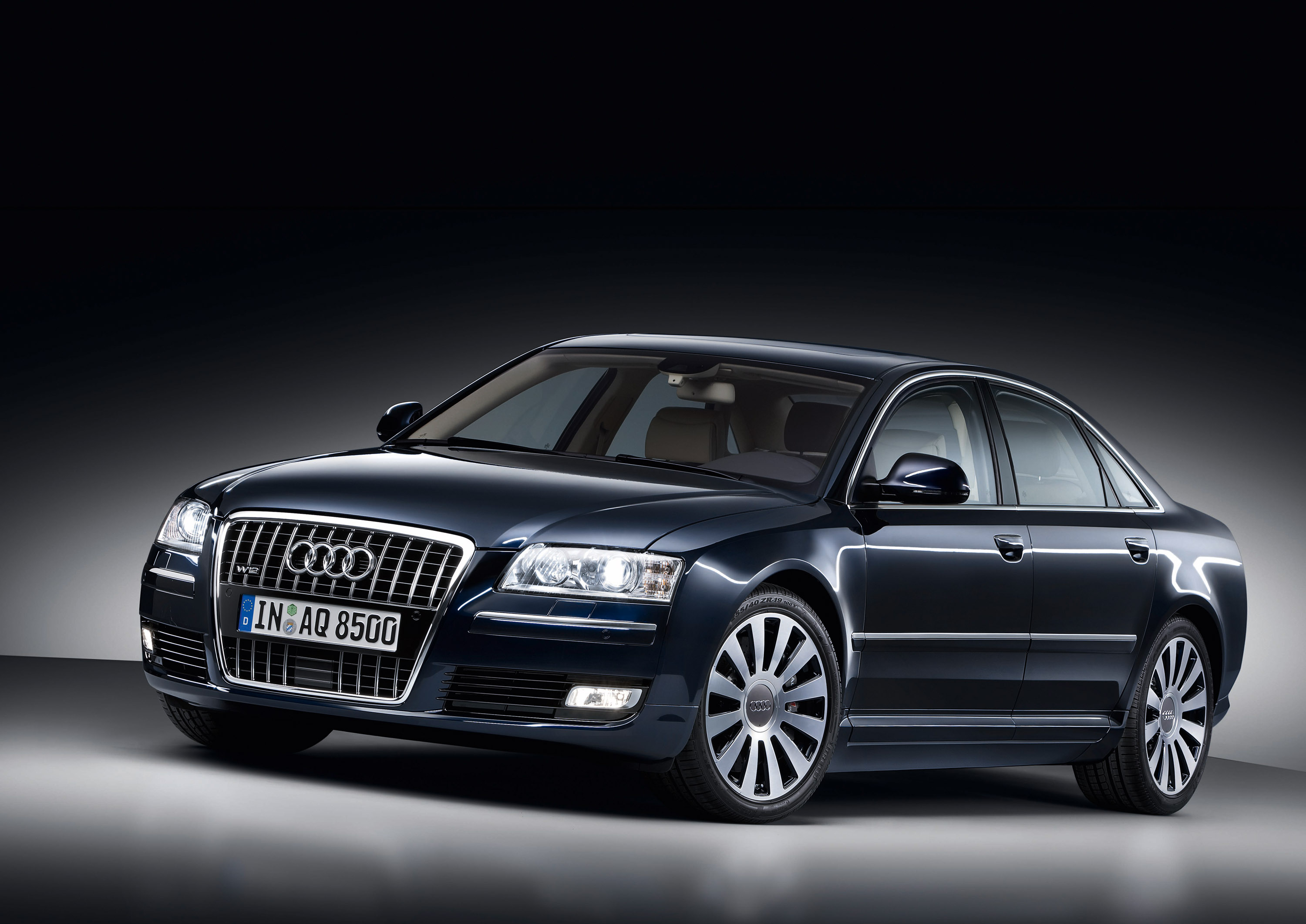 New design and equipment packages for Audi A8