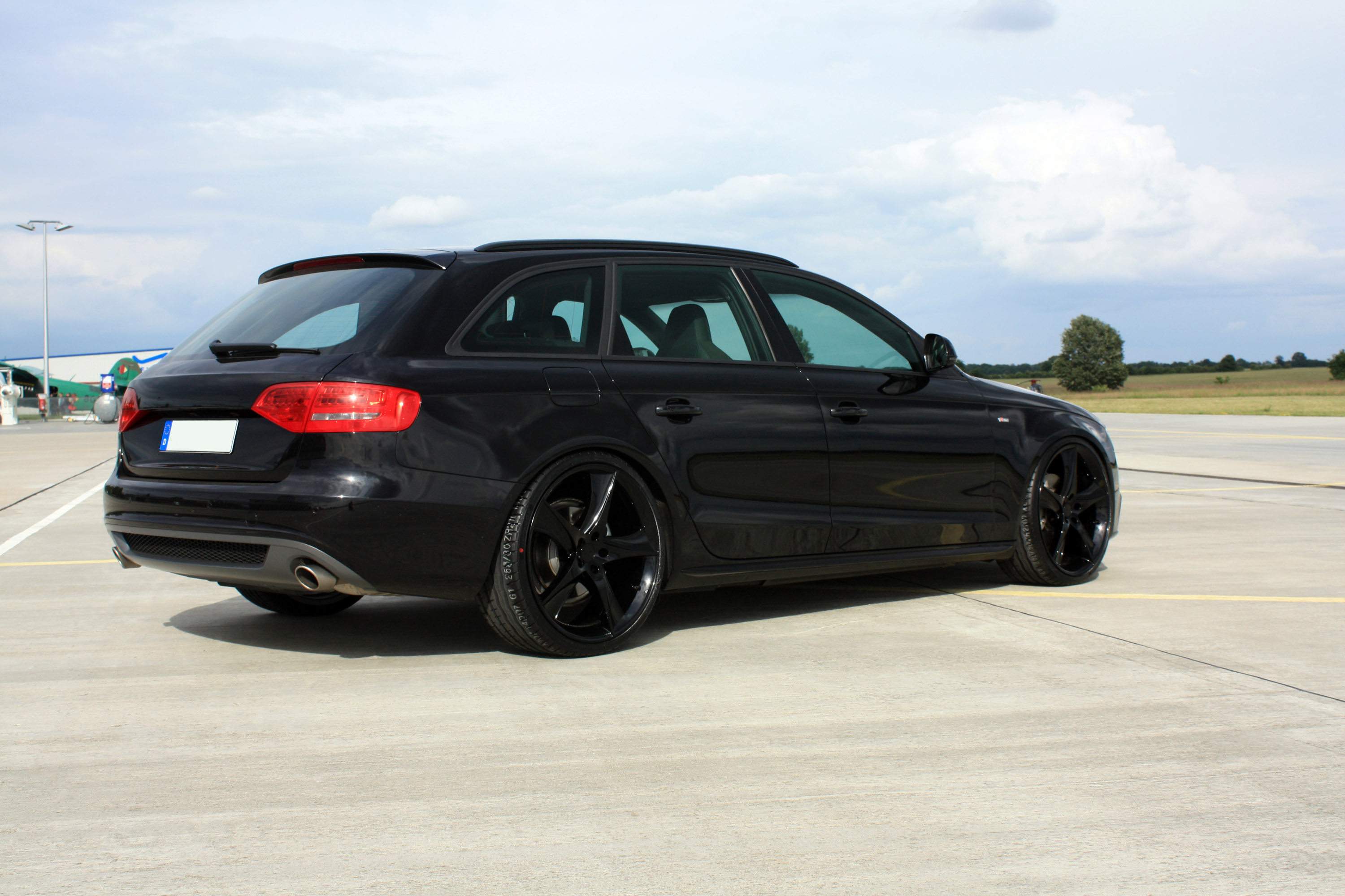 Audi A 4 Avant Black Edition 2012 Review