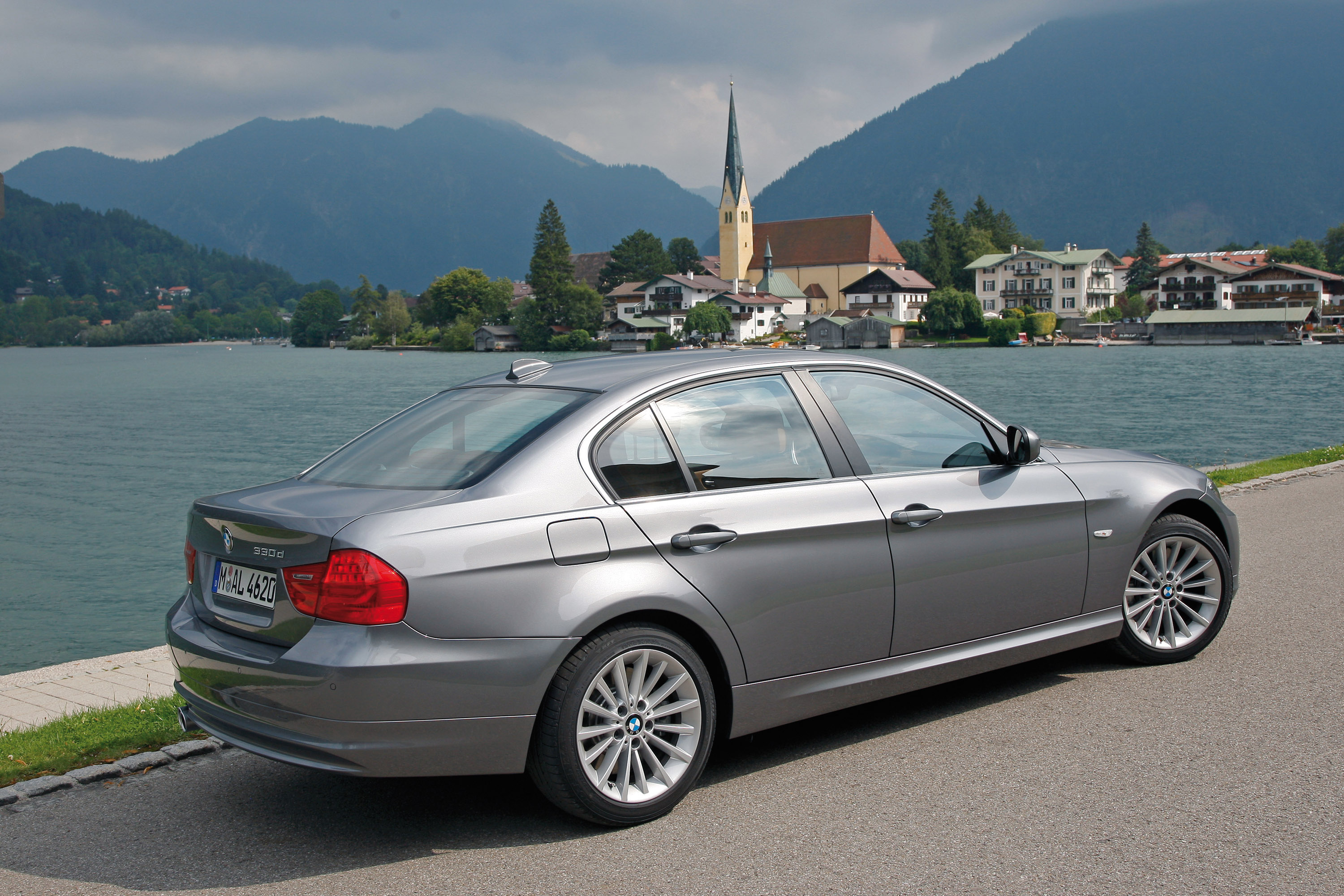 Bmw 330d vs mercedes c320 cdi #2