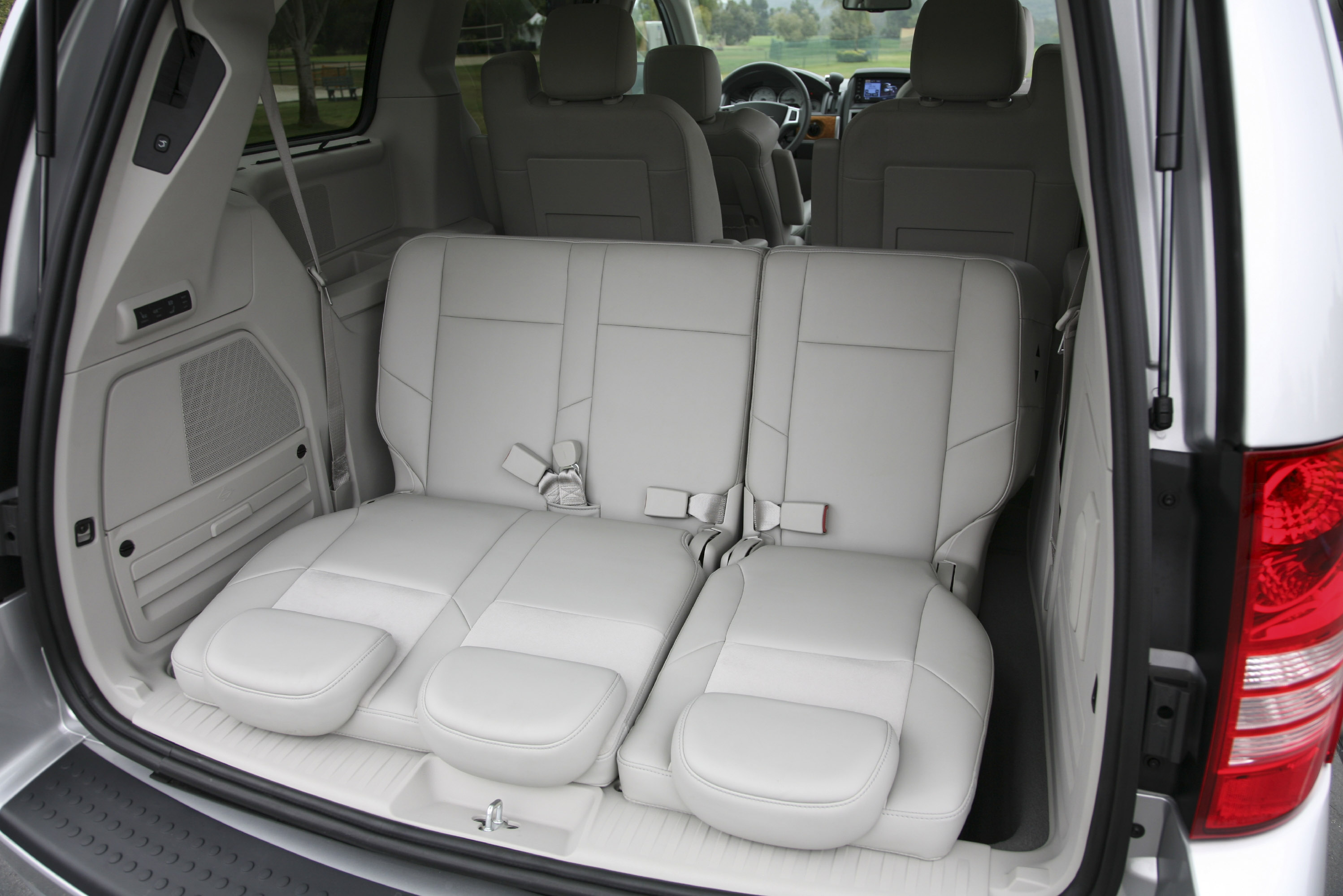 2008 Chrysler town & country touring van passenger