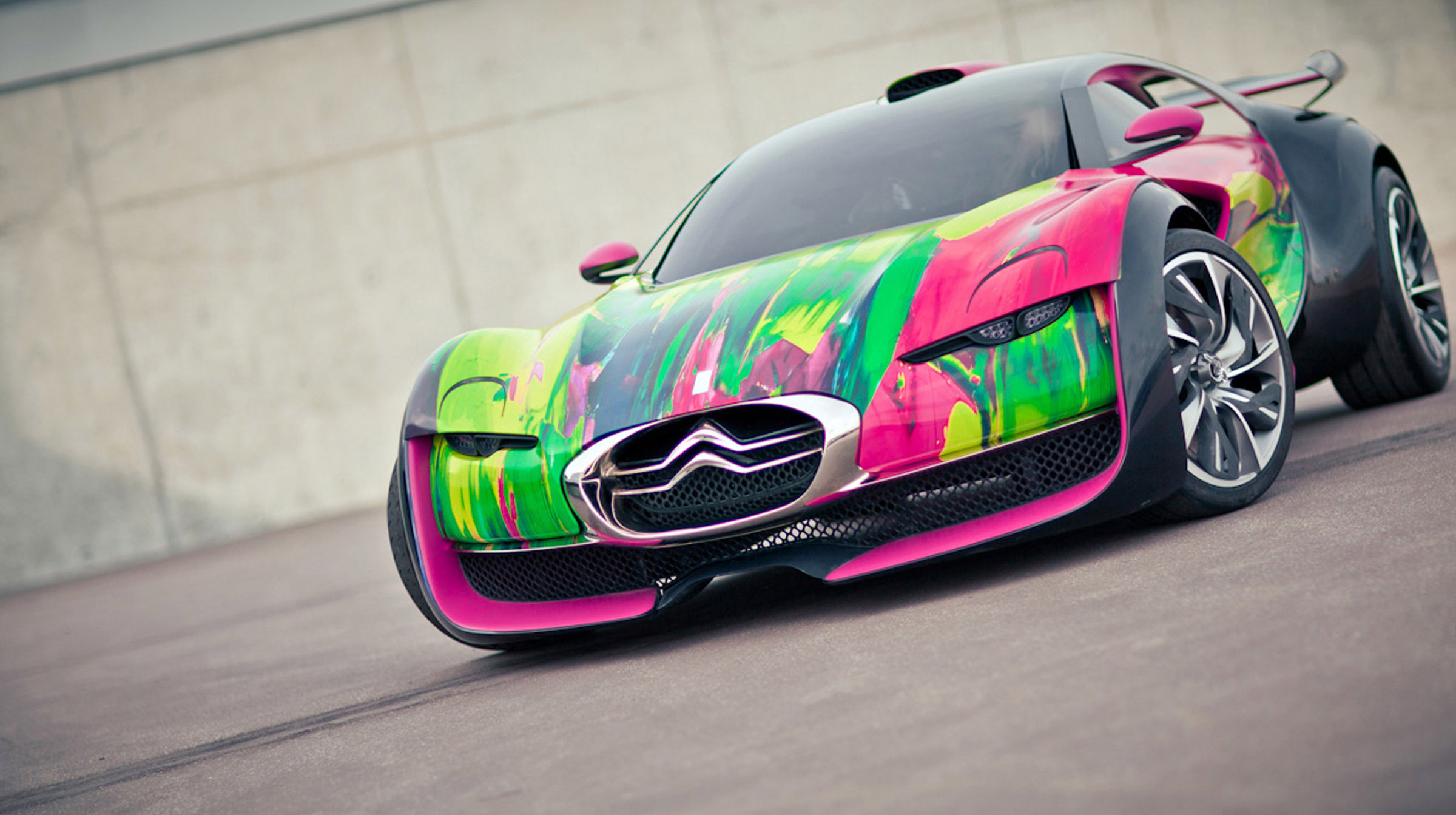 Citroen showcases Survolt Art Car by Francoise Nielly