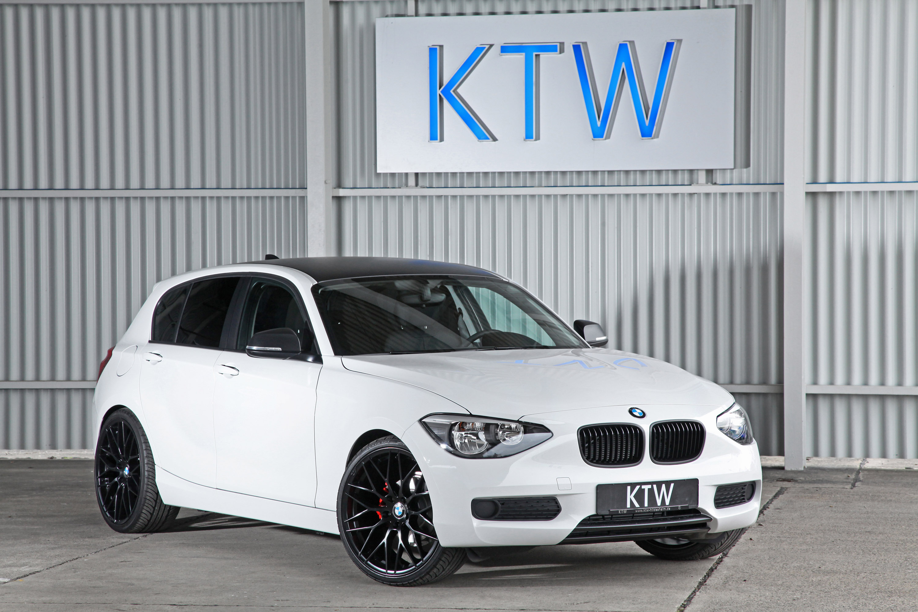 Bmw 1 series white black rims #3
