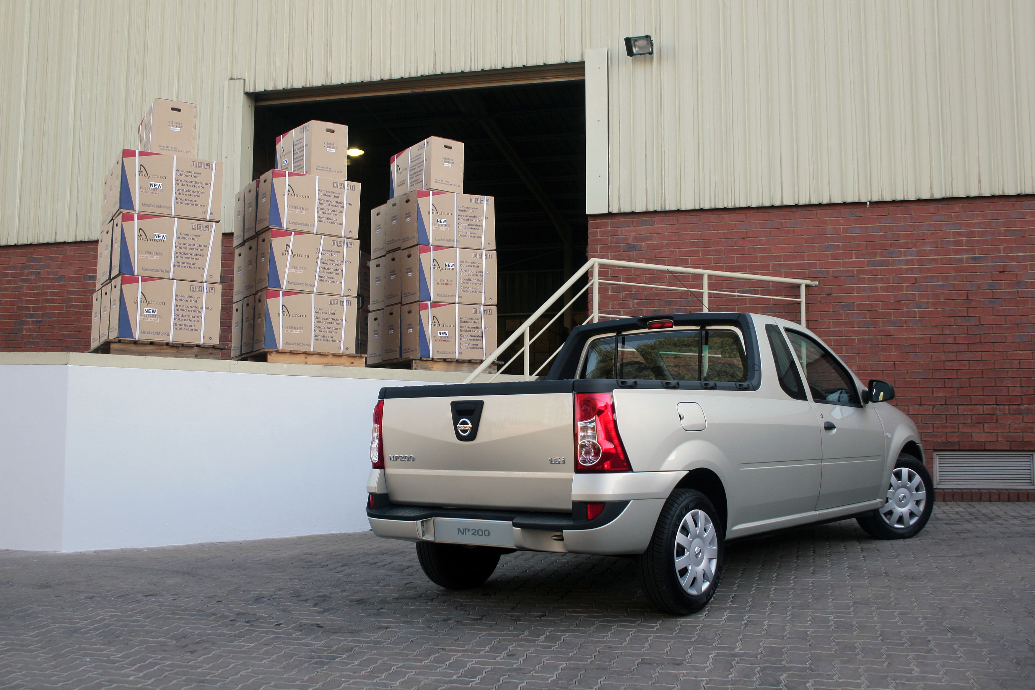 Automobiles Fan Nissan Starts LCV Global Product Offensive With NP200