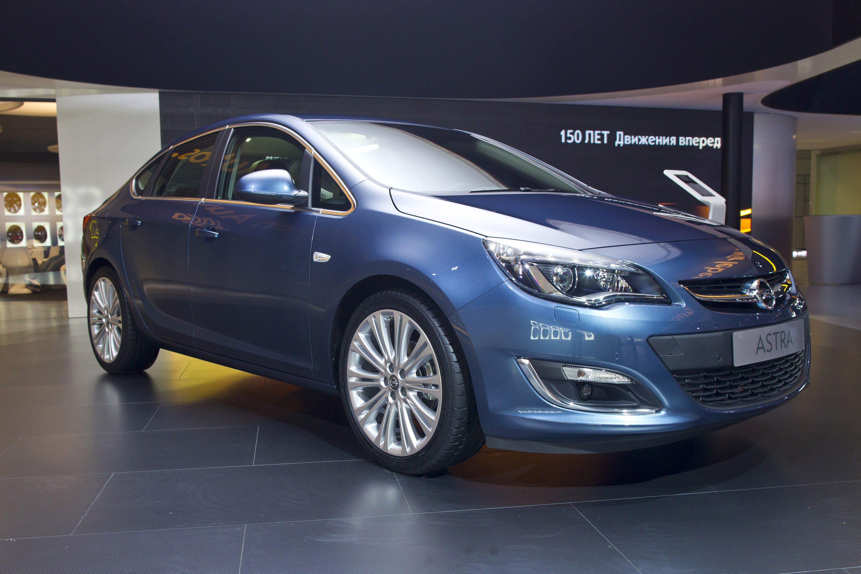 Opel Astra Sedan 2012 Review