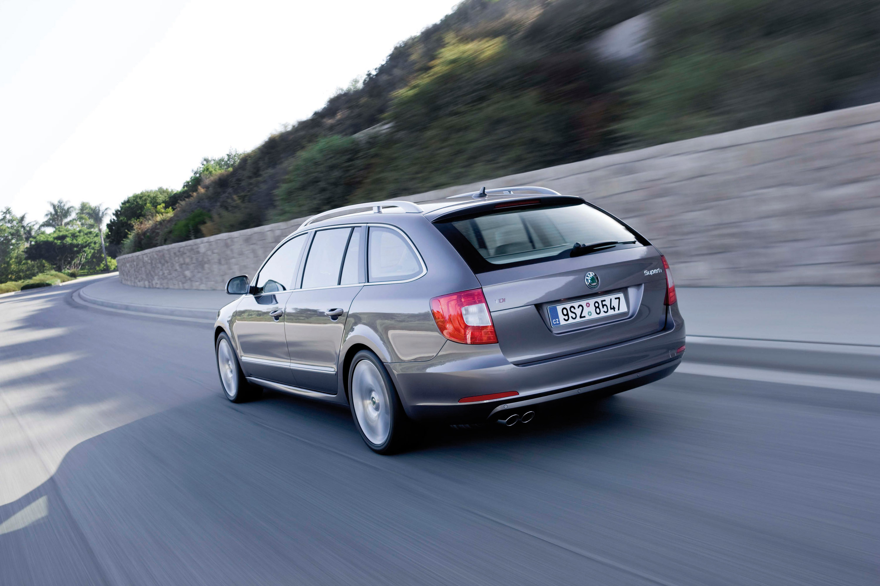 Skoda superb combi vs mercedes #2