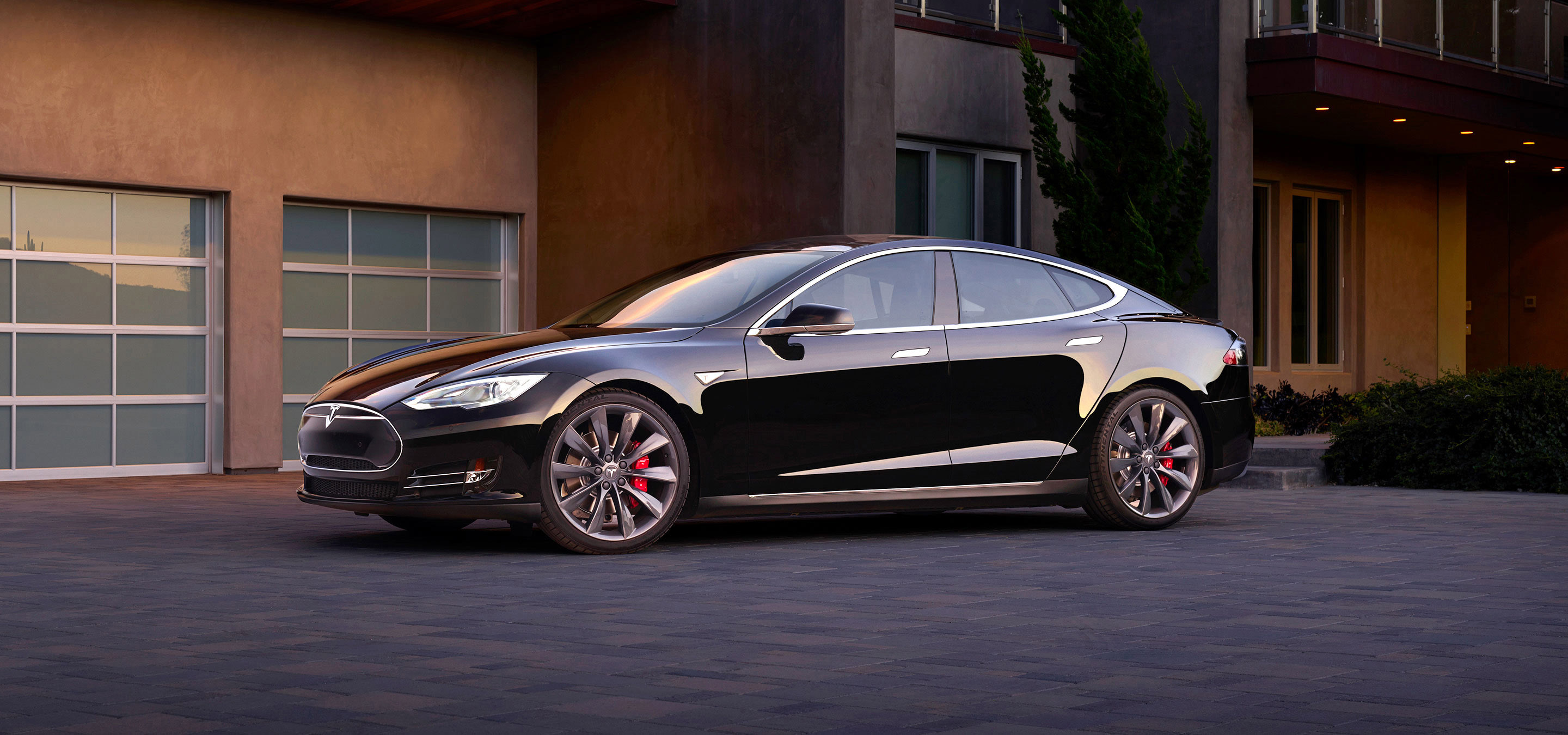 Tesla Enters Dual Motor Model S All Wheel Drive in Porduction [VIDEO]