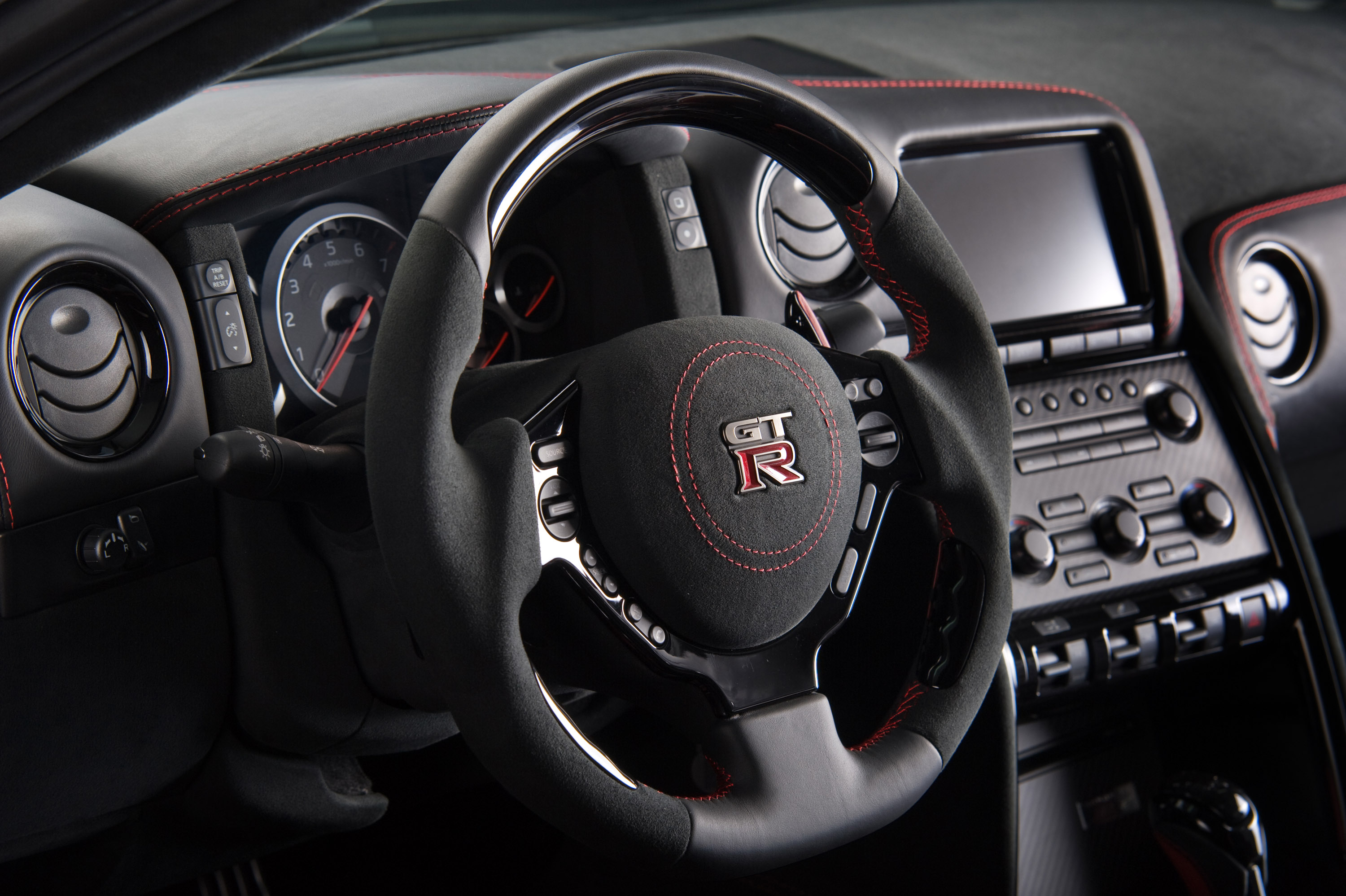 Красный салон Nissan онлайн №2584932 Красный салон Nissan № 2584931 скачать