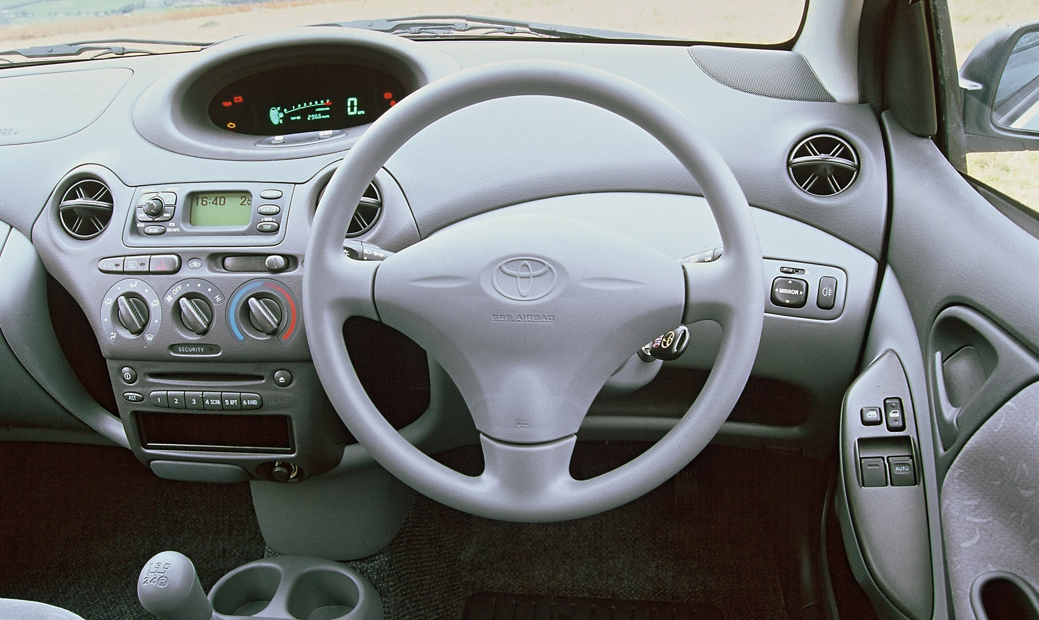 1999-toyota-yaris-22.jpg