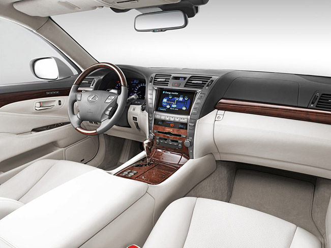 Lexus LS 600h Interior
