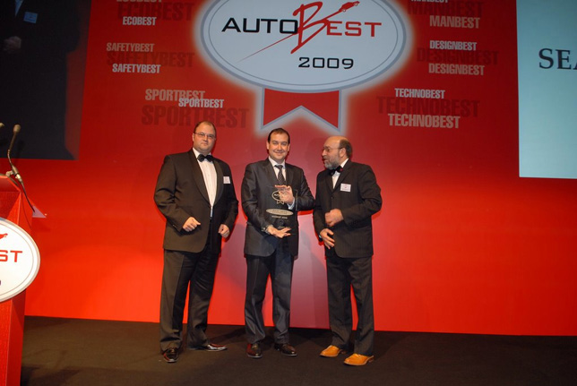 Fernando Salvador, SEAT's Product Communication Manager, received the ECOBEST award