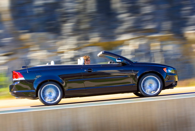 Volvo C70 Sapphire Black convertible