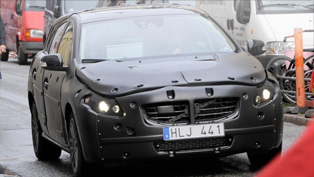Disguised Volvo S60 tests new safety technology