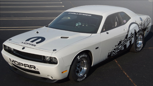 Mopar premieres 2011 Challenger V10 Drag Pak