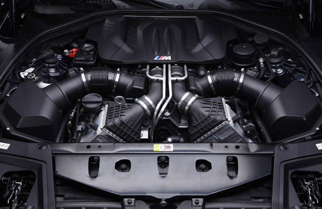 2012 BMW M5 F10 Engine