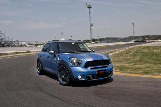 Romeo Ferraris MINI Countryman Anniversario