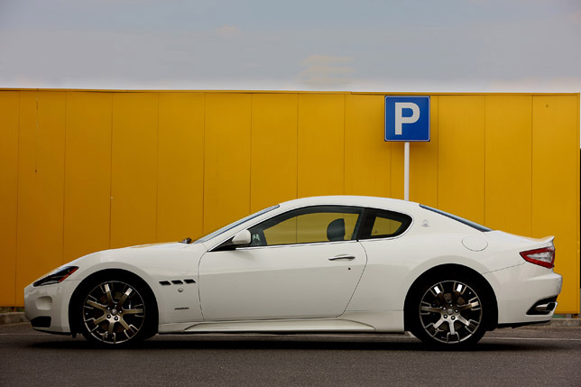 Maserati Gran Turismo S Automatic Sport Pack Side