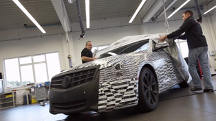 cadillac burning rubber on the nürburgring