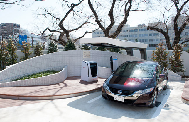 Honda FCX Clarity uses at new Solar Hydrogen Station in Saitama