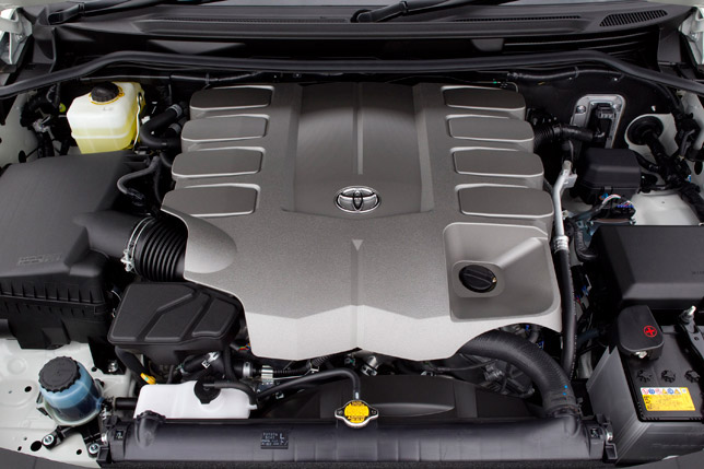 2012 Toyota LandCruiser 200 with new 4.6 liter V8 engine