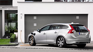 2012 Volvo V60 Plug-in Hybrid - unboxed! [VIDEO]
