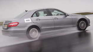 Mercedes-Benz E 300 BlueTEC Hybrid - 4.2 l/100 km and 109 g/km of CO2