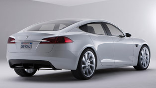 Tesla Model S vs BMW M5 F10 Drag Race [video]