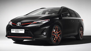 geneva motor show: toyota auris touring sports black