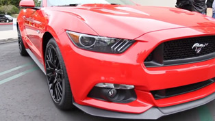 2015 ford mustang on the street [video]