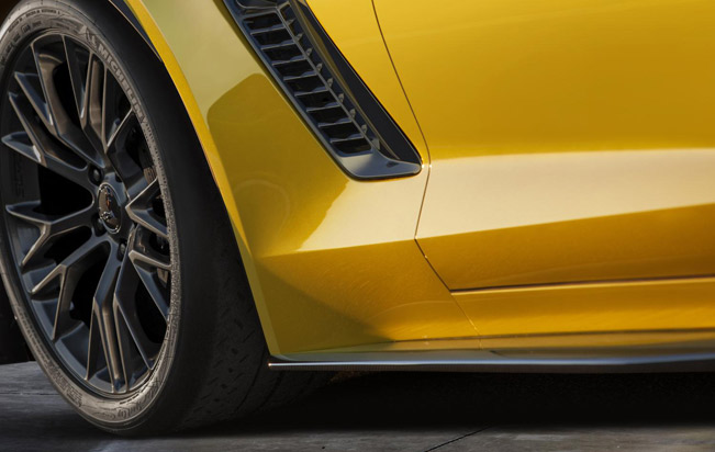 2015-Chevrolet-Corvette-Z06-teaser-medium