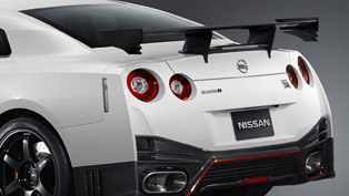 2014 Nissan GT-R Nismo at the Sodegaura Raceway [video]