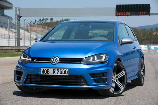 2015-Volkswagen-Golf-R-medium