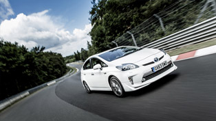 toyota prius plug-in sets nürburgring record for fuel economy [video]