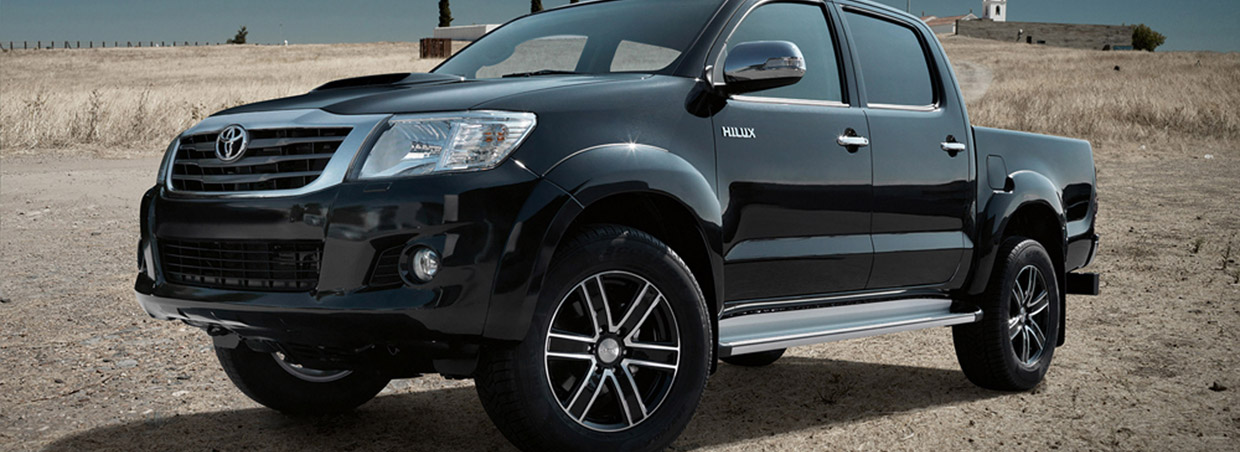 Dezent Toyota Hilux TJ Front and Side View