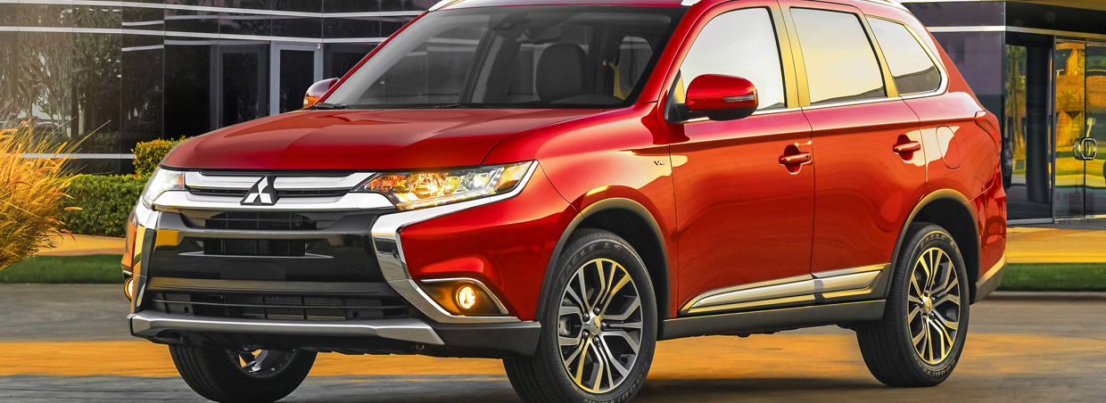 2016 Mitsubishi Outlander Front and Side View