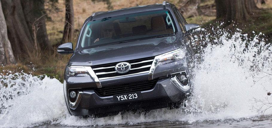 2015 Toyota Fortuner Front View 