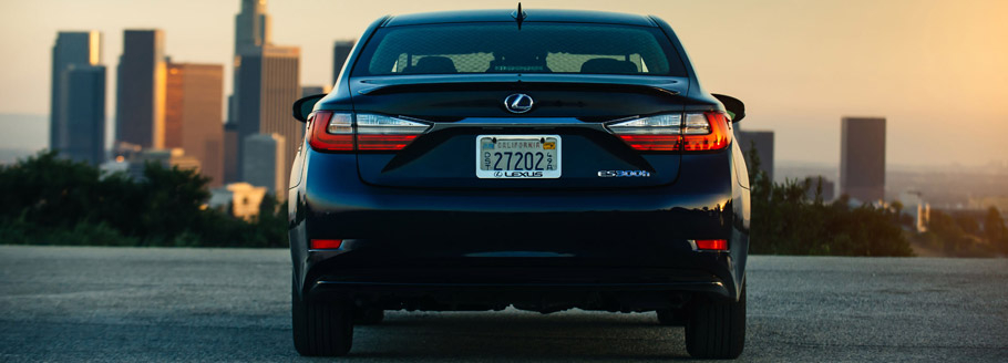 2016 Lexus ES 300h Exterior Rear View