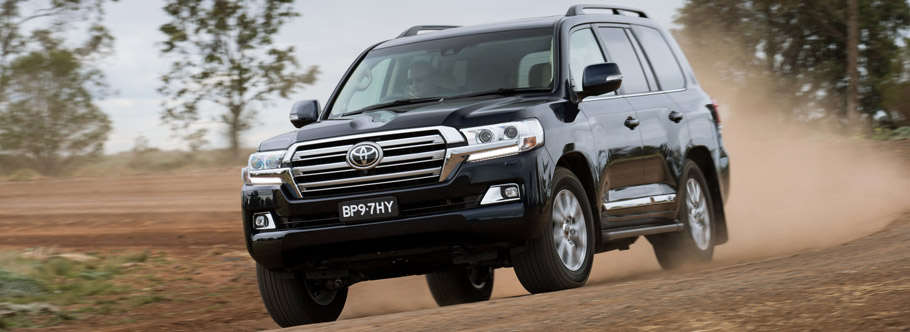 2016 Toyota Land Cruiser Facelift Front View