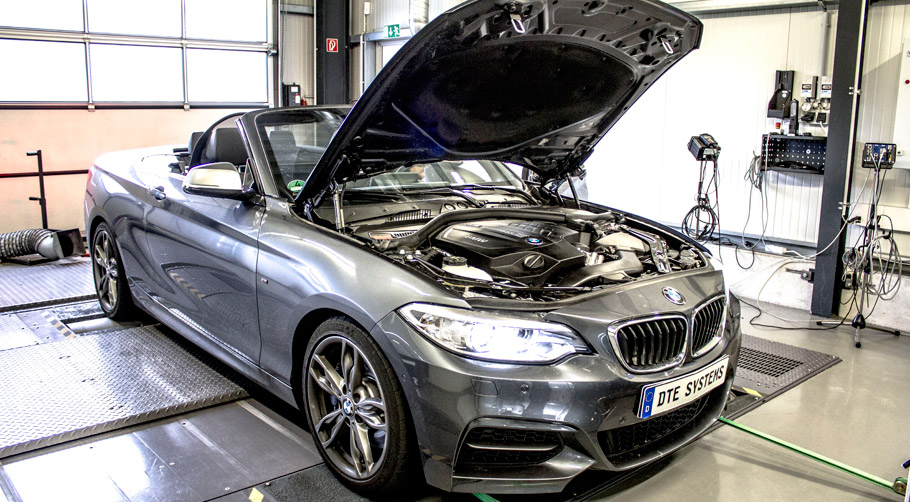 DTE-Systems BMW M235i with open hood